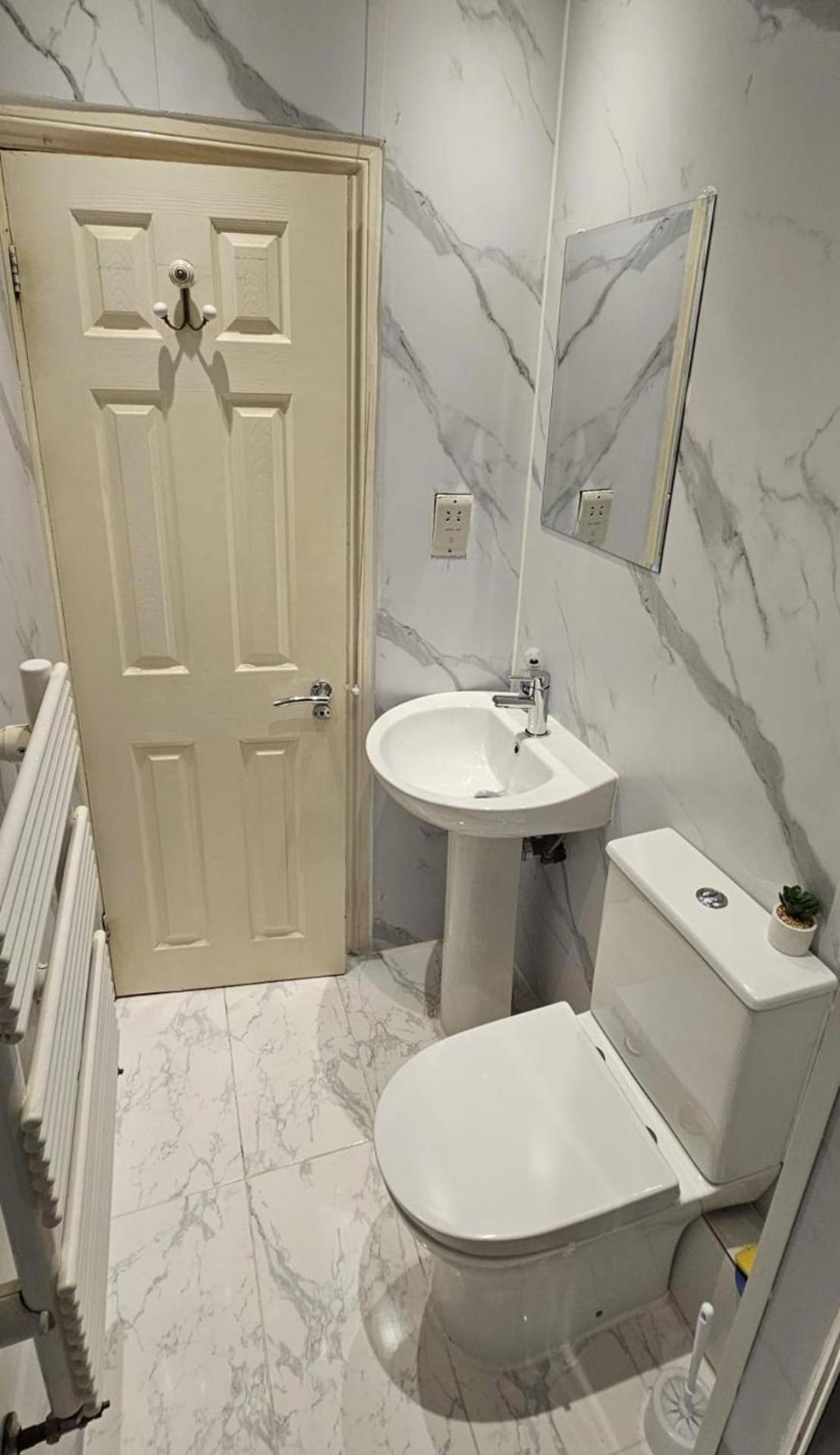 Apartment Charm - Moscow Road London