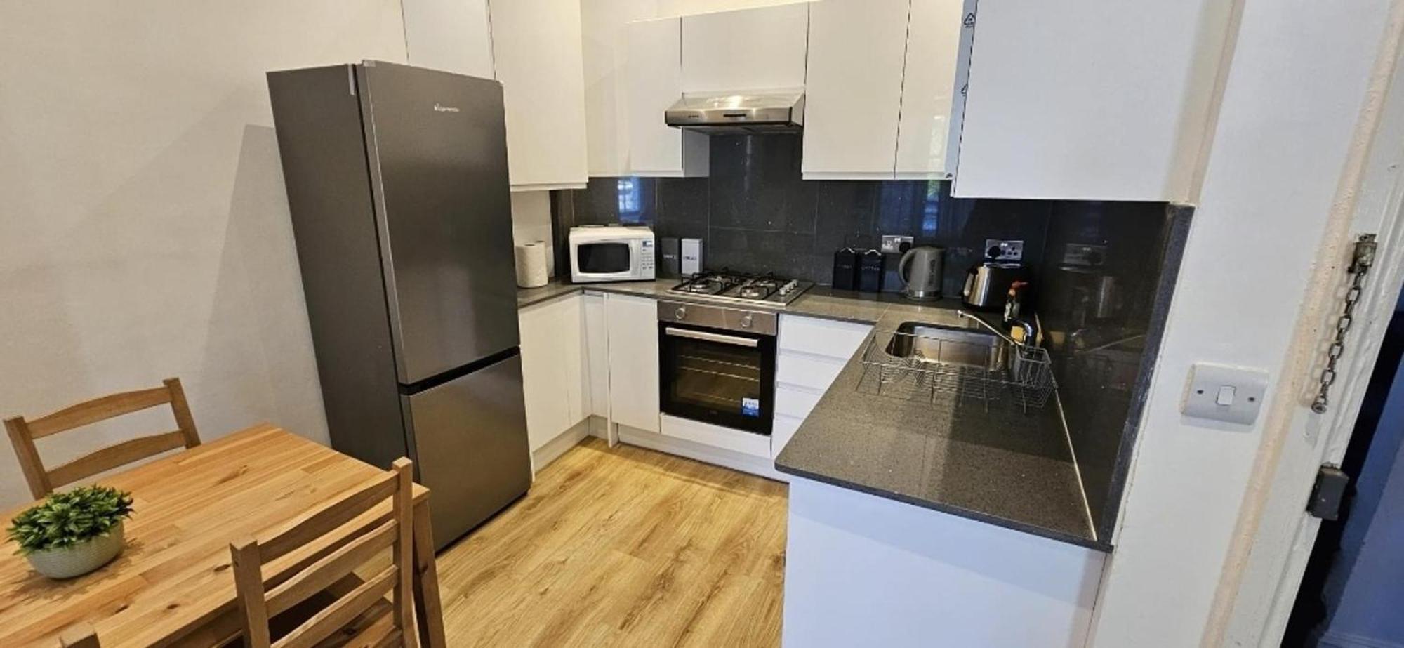 Charm - Moscow Road Apartment London